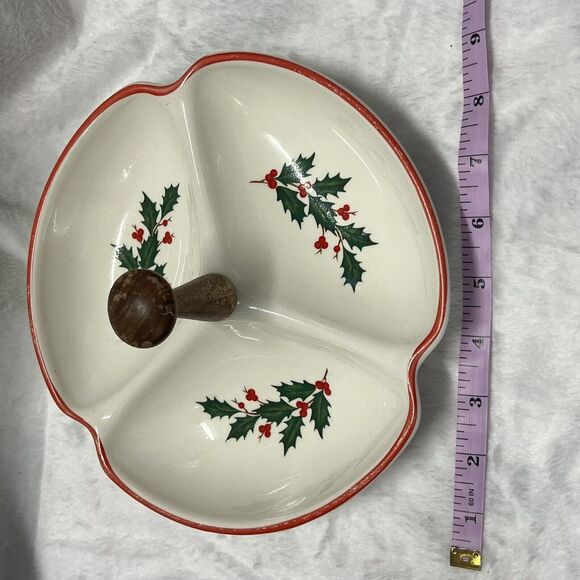 VINTAGE CHRISTMAS 3 SECTION SERVING DISH W/WOOD HANDLE HOLLY DESIGN - Picture 5 of 7